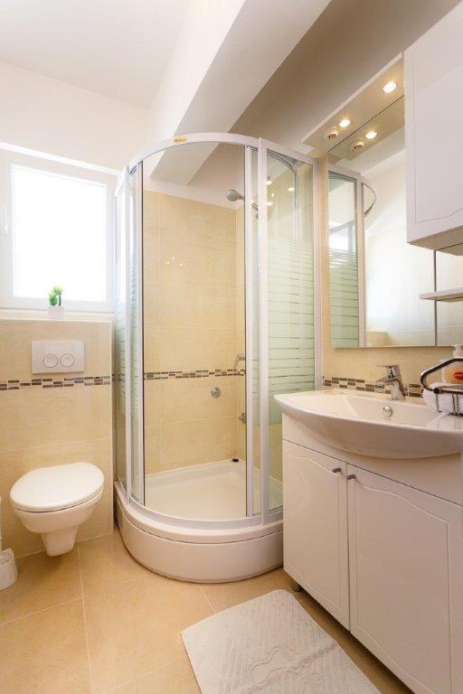 Apartmani Braut Kornić Esterno foto