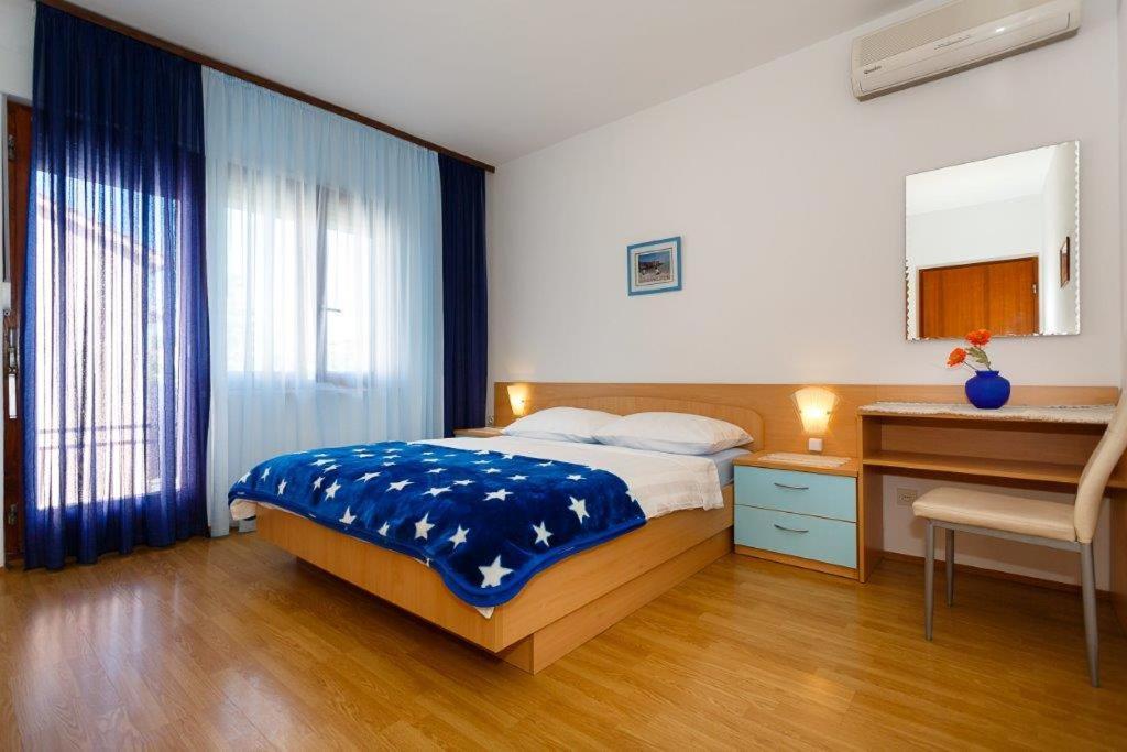 Apartmani Braut Kornić Esterno foto