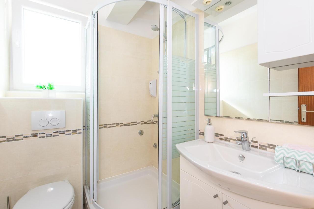 Apartmani Braut Kornić Esterno foto