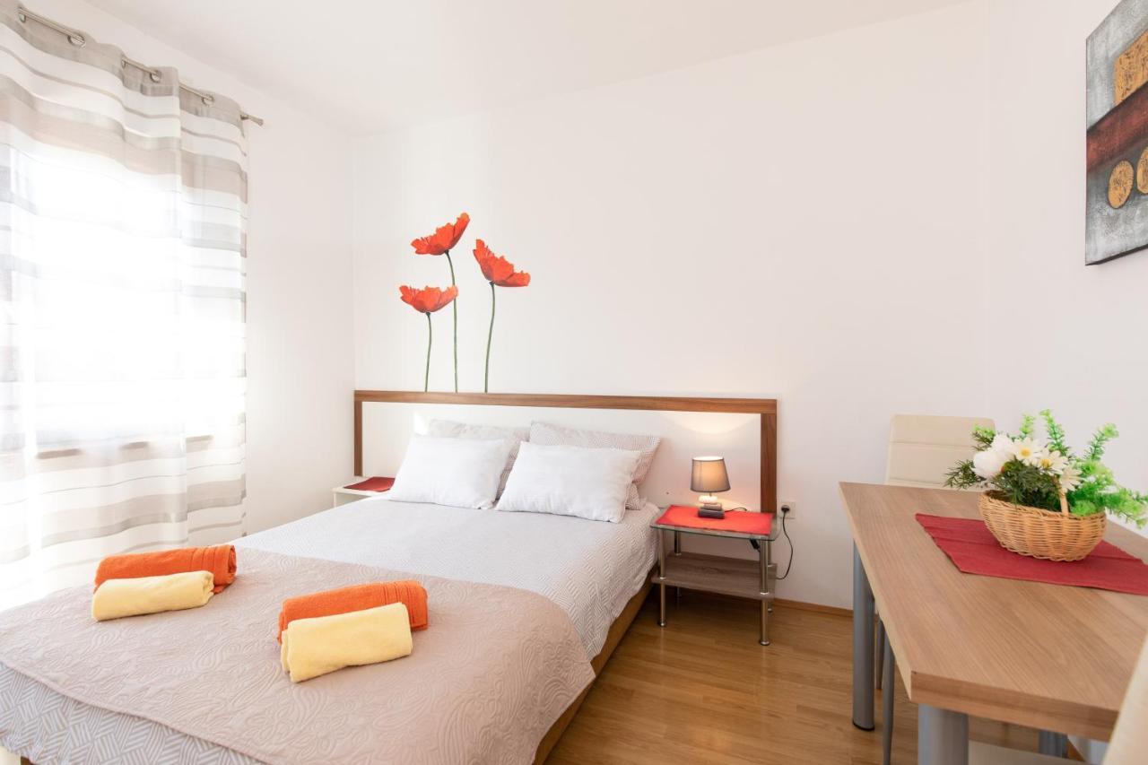 Apartmani Braut Kornić Esterno foto