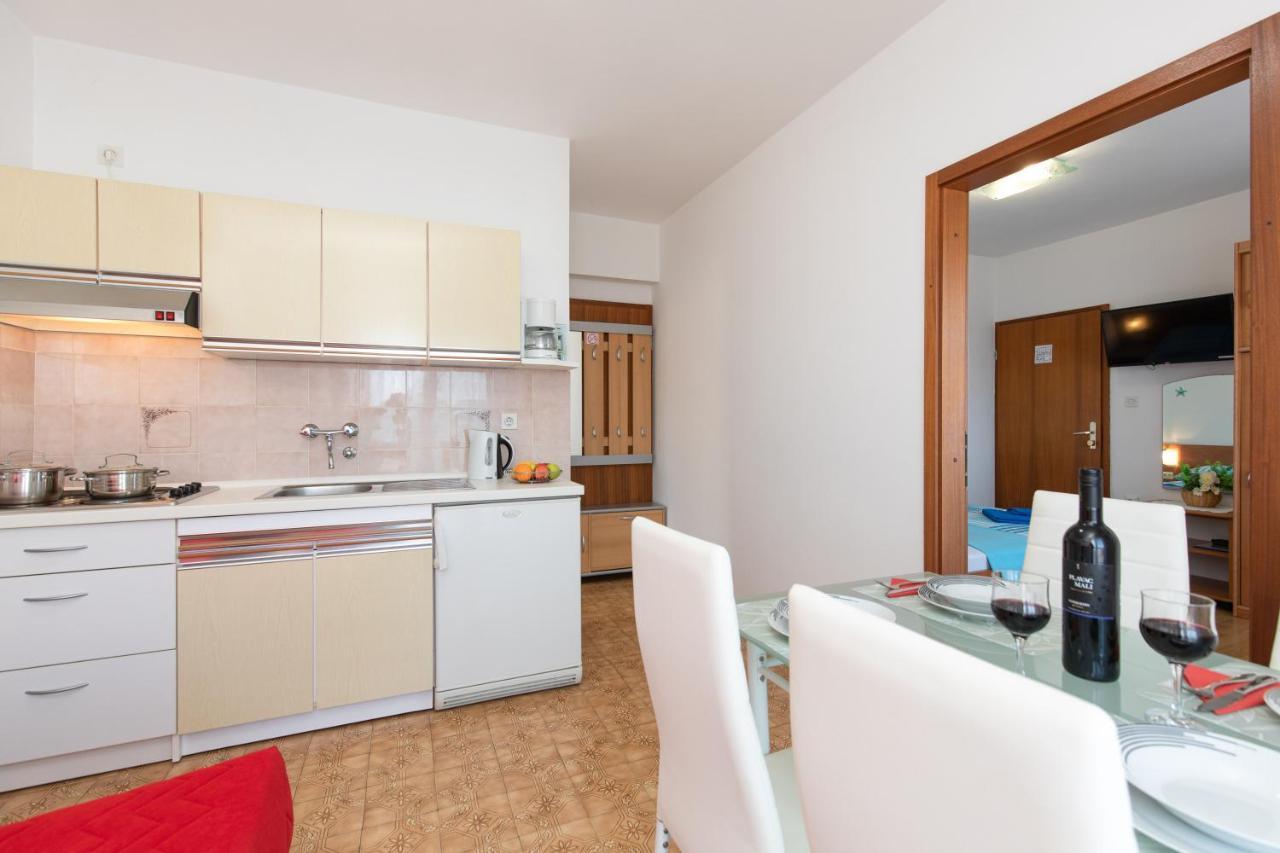 Apartmani Braut Kornić Esterno foto