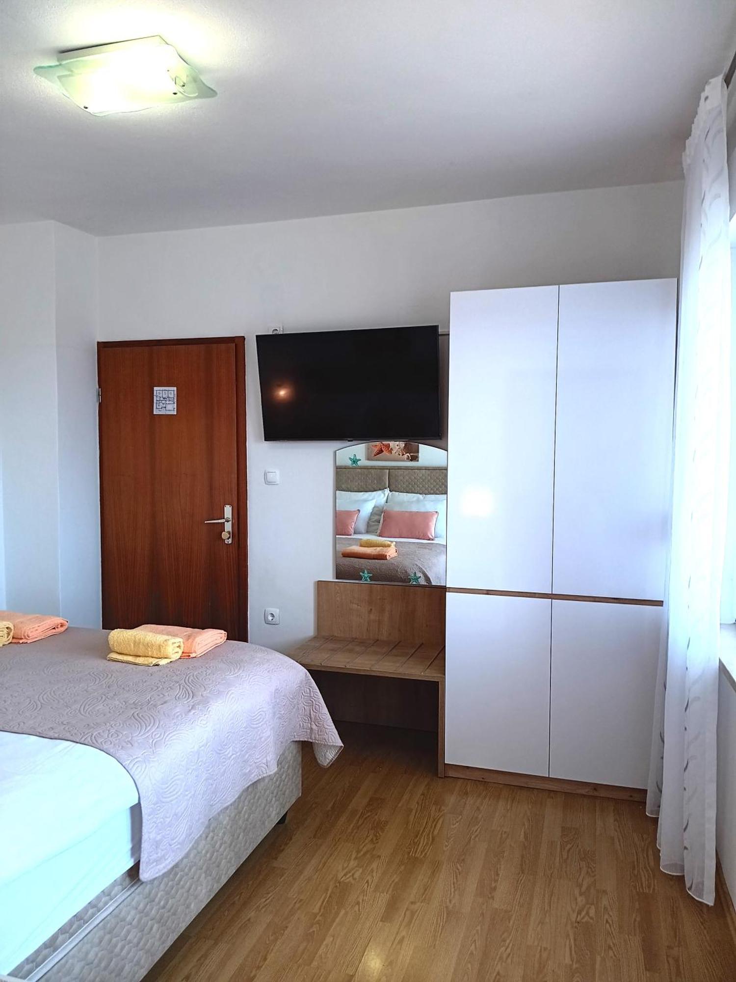 Apartmani Braut Kornić Esterno foto